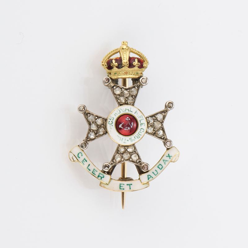 Spilla Regimental in oro giallo, smalti e rose di diamante