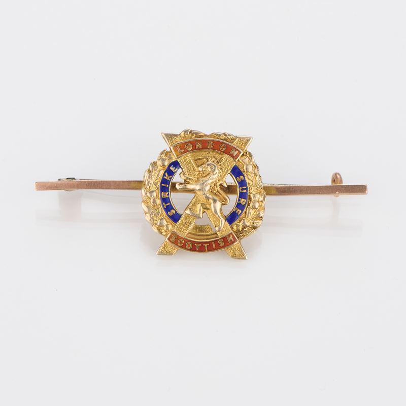 Spilla Regimental in oro giallo e smalti