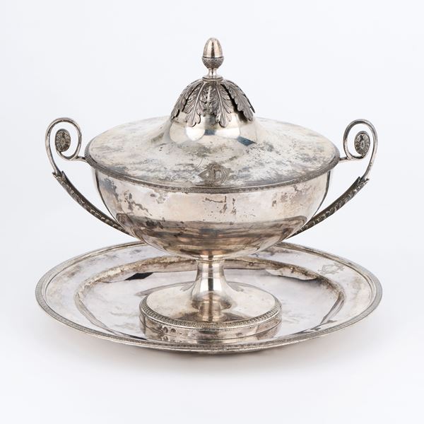 Antica tazza da puerpera e piatto in argento