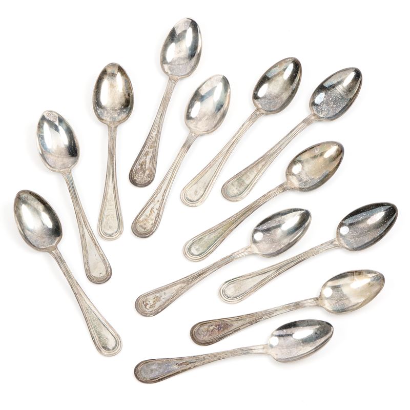Set di dodici cucchiaini da caffè, argento