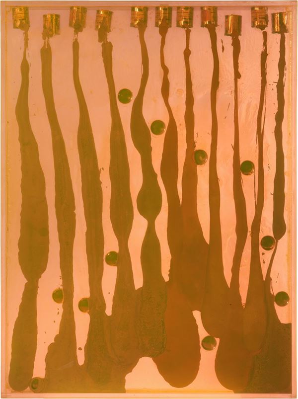 Arman : Brume Orange  (1969)  - Inclusione di barattoli e colature di colore in plexiglass arancione - Auction Contemporary Art - I - Casa d'aste Farsettiarte