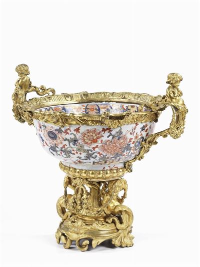 Centrotavola Formato da un Vaso in Porcellana Cinese e Sostegno in Bronzo