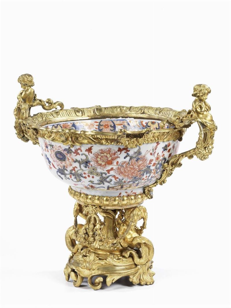 Centrotavola Formato da un Vaso in Porcellana Cinese e Sostegno in Bronzo