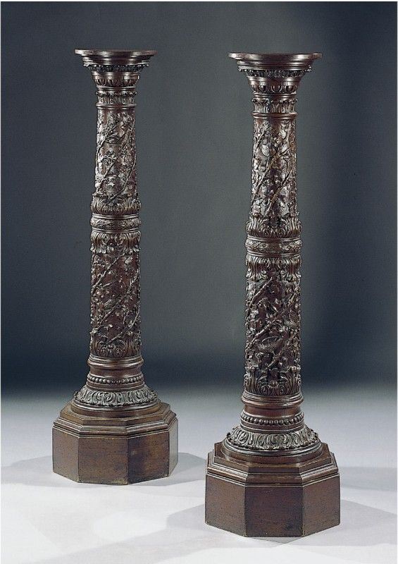 Due colonne in legno
