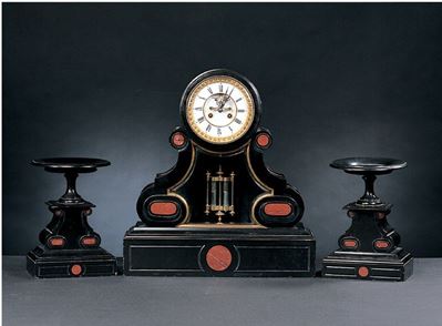 Trittico Composto da Orologio e Due Alzate in Marmo Nero del Belgio
