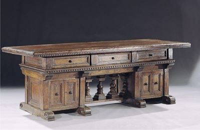 Grande Tavolo Antico in Legno di Noce