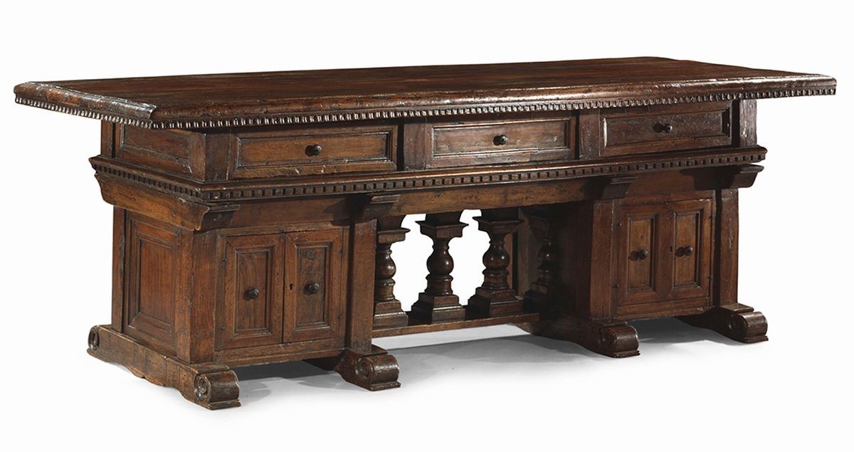 Grande Tavolo Antico in Legno di Noce