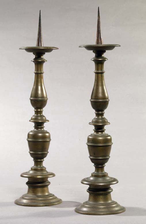 Coppia di Candelieri in Bronzo Tornito