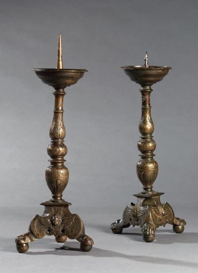 Coppia di Candelieri in Bronzo Tornito e Cesellato