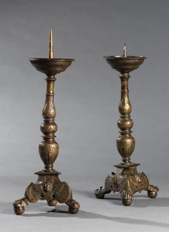 Coppia di Candelieri in Bronzo Tornito e Cesellato