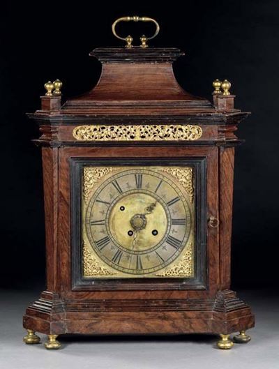 Orologio da Tavolo con Cassa Architettonica in Legno di Mogano