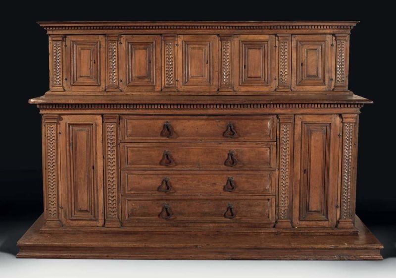 Rara Credenza a Doppio Corpo in Legno di Noce