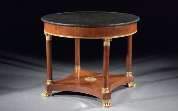 Tavolo tondo neoclassico in legno di mogano