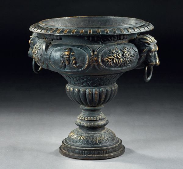 Grande vaso in ferro patinato a bronzo