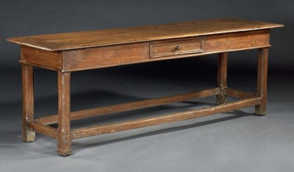 Grande tavolo in legno di noce massello