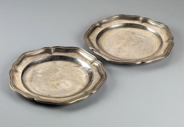 Coppia di piatti in argento