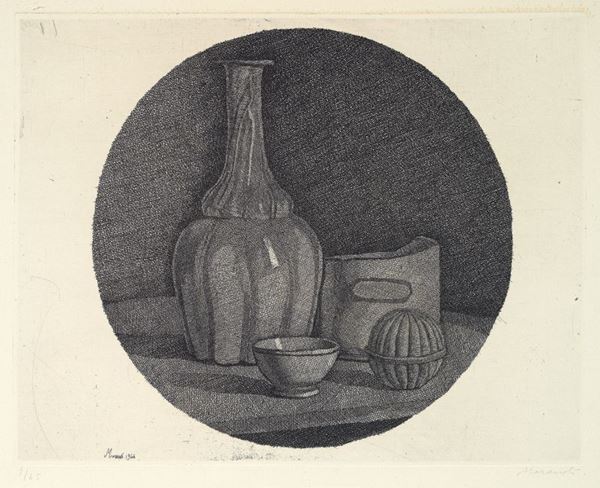 Giorgio Morandi - Grande natura morta circolare con bottiglia e tre oggetti
