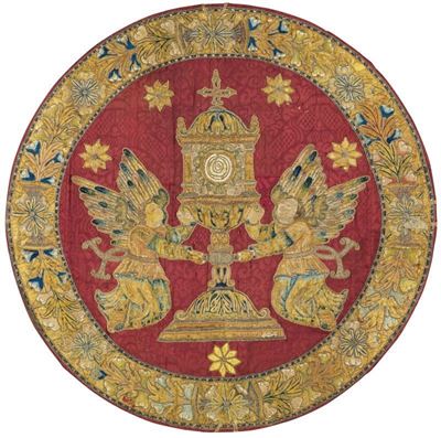 Paramento Circolare in Tessuto Rosso Damascato