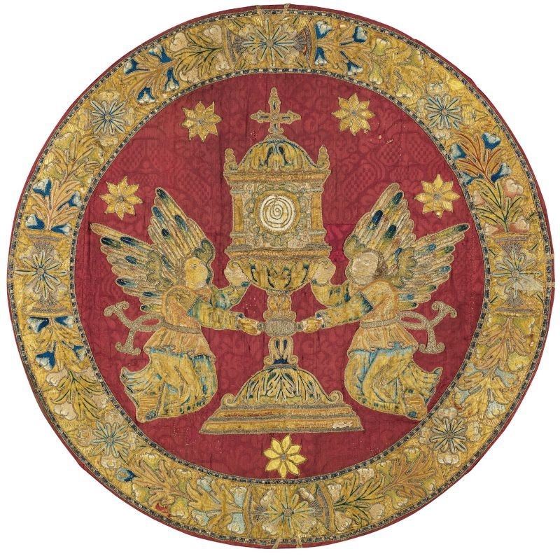 Paramento Circolare in Tessuto Rosso Damascato