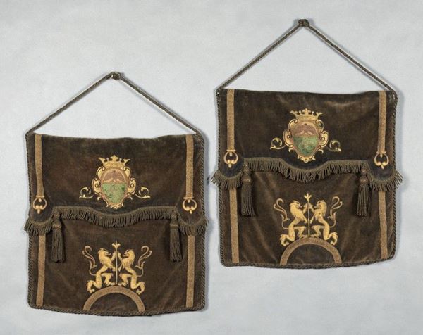 Due borse da cavallo  (XVIII secolo.)  - Asta Arredi e Dipinti Antichi - I - Casa d'aste Farsettiarte