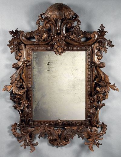Specchiera in Legno Riccamente Intagliato