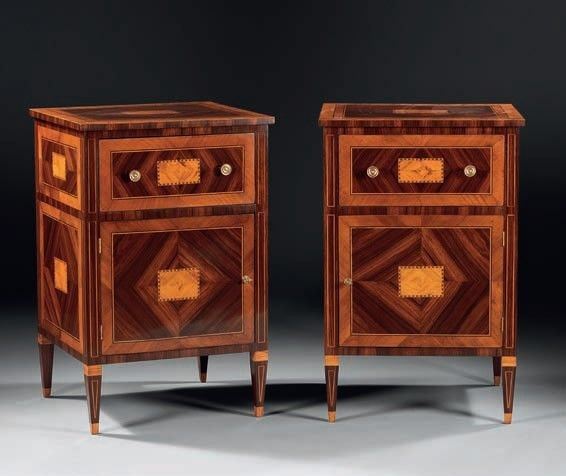 Coppia di Commode Luigi XVI Lastronate in Legno di Mogano e Bois De Rose