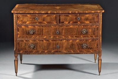 Comò Neoclassico Lastronato e Intarsiato in Legno di Noce e Filetti in Ciliegio