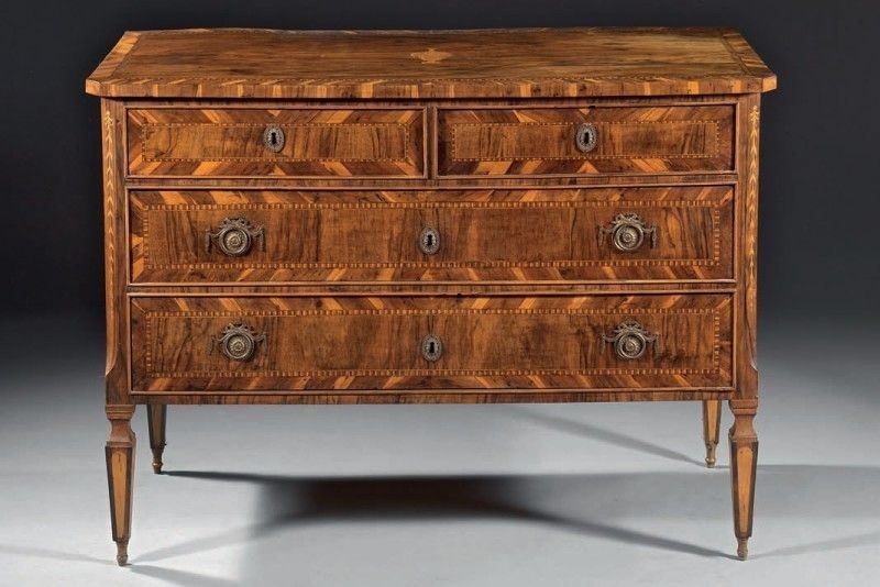 Comò Neoclassico Lastronato e Intarsiato in Legno di Noce e Filetti in Ciliegio