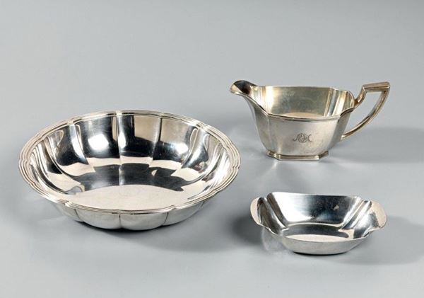 Lotto composto da tre oggetti in argento  (anni Trenta-Quaranta.)  - Asta Arredi e Dipinti Antichi - I - Casa d'aste Farsettiarte