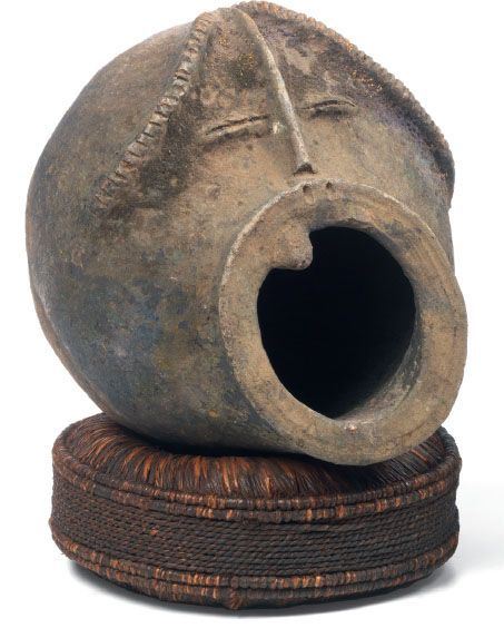 Contenitore per medicine Igbo (inizio XX secolo) - Auction Arredi e Dipinti  Antichi - I - Casa d'aste Farsettiarte