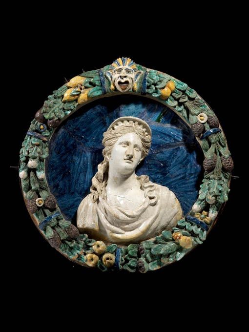 Due Medaglioni con Ghirlanda in Terracotta Policroma Invetriata