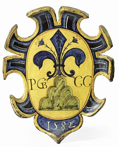 Grande Stemma Scontornato in Maiolica Policroma Giallo, Blu e Verde