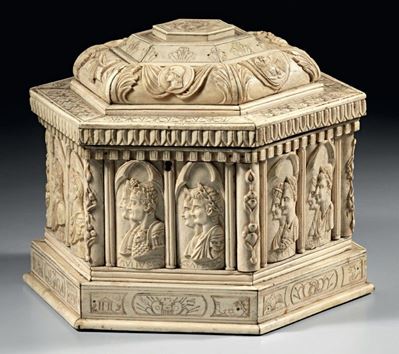 Cofanetto Esagonale in Avorio Riccamente Intagliato