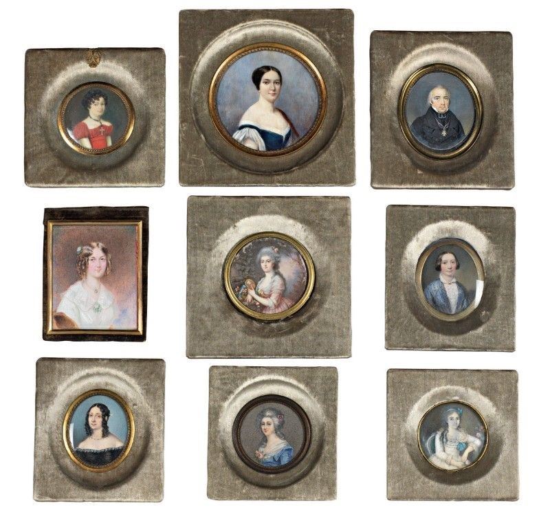 Lotto Composto da Nove Miniature
