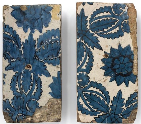 Andrea Della Robbia - Due piastre da rivestimento parietale con motivo a tappeto