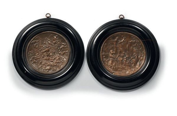 Lotto di due bassorilievi in bronzo