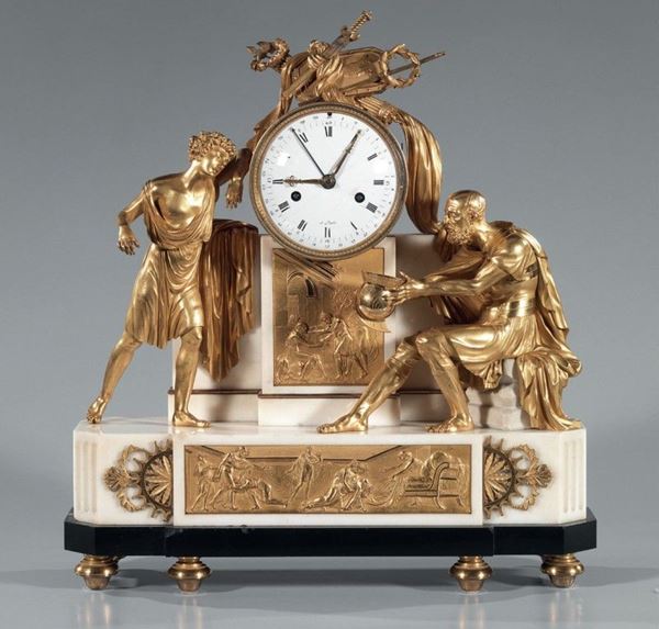 Orologio a mensola in bronzo dorato e marmo bianco