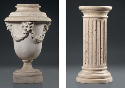 Lotto Composto da un Grande Vaso con Festoni e una Colonna in Marmo Scanalato