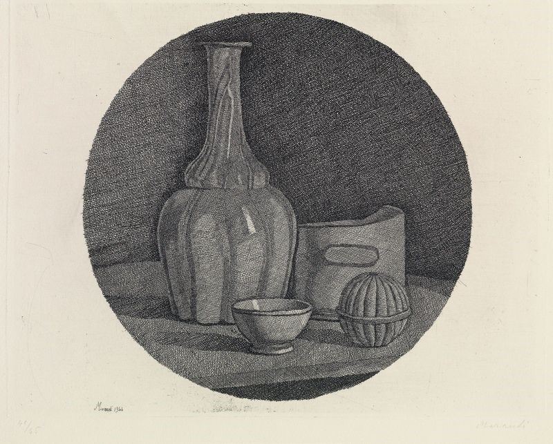 Giorgio Morandi - Grande Natura Morta Circolare con Bottiglia e Tre Oggetti