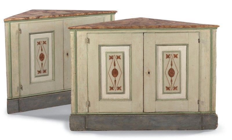 Coppia di Grandi Angoliere in Legno Laccato Verde