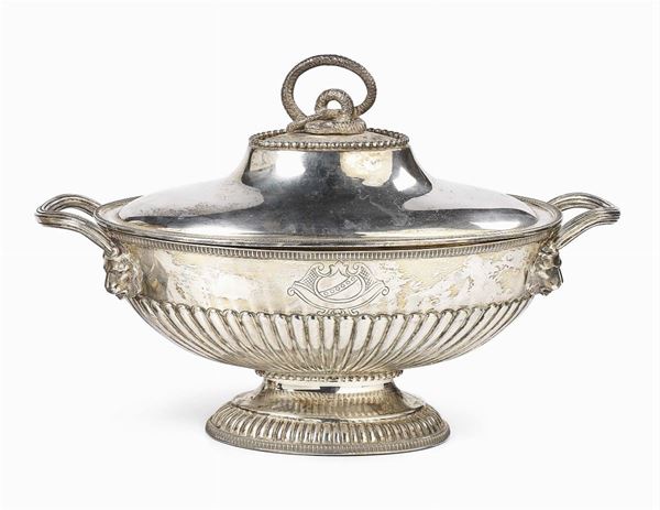 Zuppiera con coperchio in argento  - Auction Importanti Arredi e Dipinti Antichi - I - Casa d'aste Farsettiarte