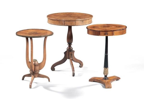 Tavolino tondo lastronato in legno di noce