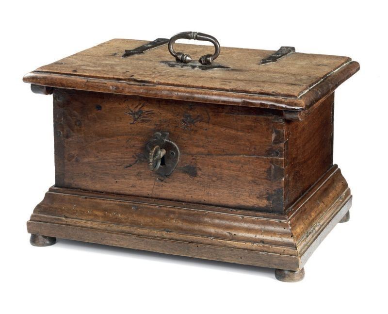 Antico Cofanetto da Viaggio in Legno di Noce