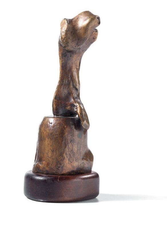 Henry Moore - Seated figure on log