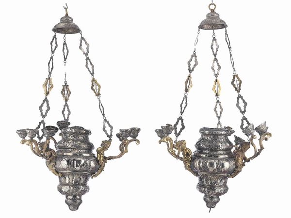 Coppia di lampadari pensili in argento e bronzo
