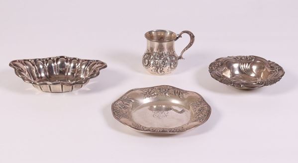 Tre vaschette e un boccale in argento