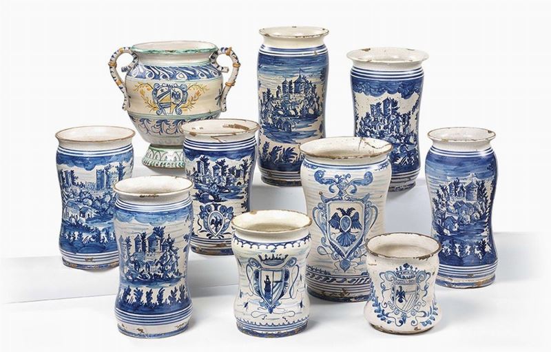 Dieci Albarelli e un'anfora Biansata in Maiolica Bianco-blu