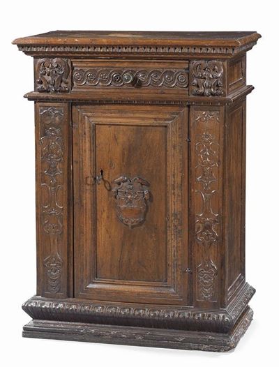 Credenzino Antico in Legno di Noce