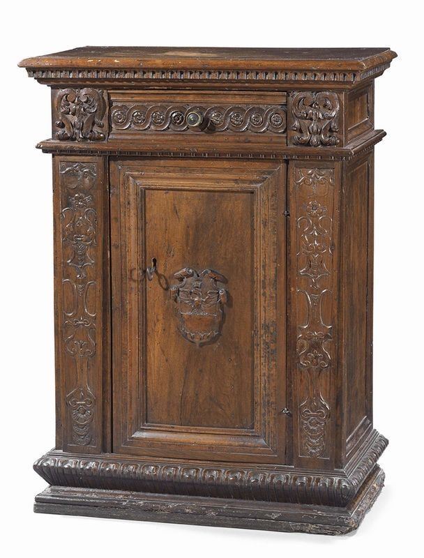 Credenzino Antico in Legno di Noce