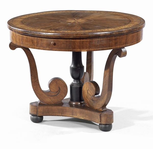 Tavolo tondo lastronato in legno di mogano  (inizio XIX secolo.)  - Auction Arredi e Dipinti Antichi - I - Casa d'aste Farsettiarte